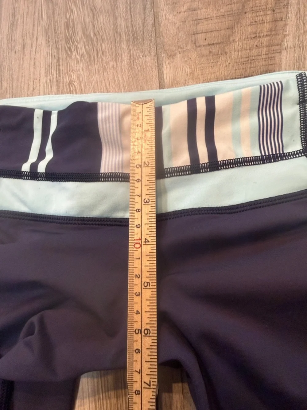 Lululemon Run A‎ Marathon Crop Blue & white stripe Leggings Low Rise size 6 Y2K